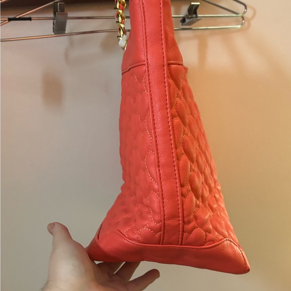 2010s Betsey Johnson EUC Quilted Red Heart Shoulder Bag - Picture 7 of 7
